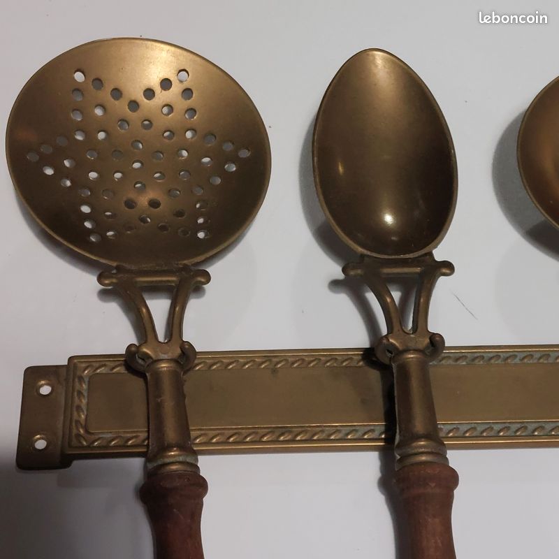 Set De 4 Ustensiles De Cuisine En Laiton Et Bois – Support Mural Bronze – Occasion
