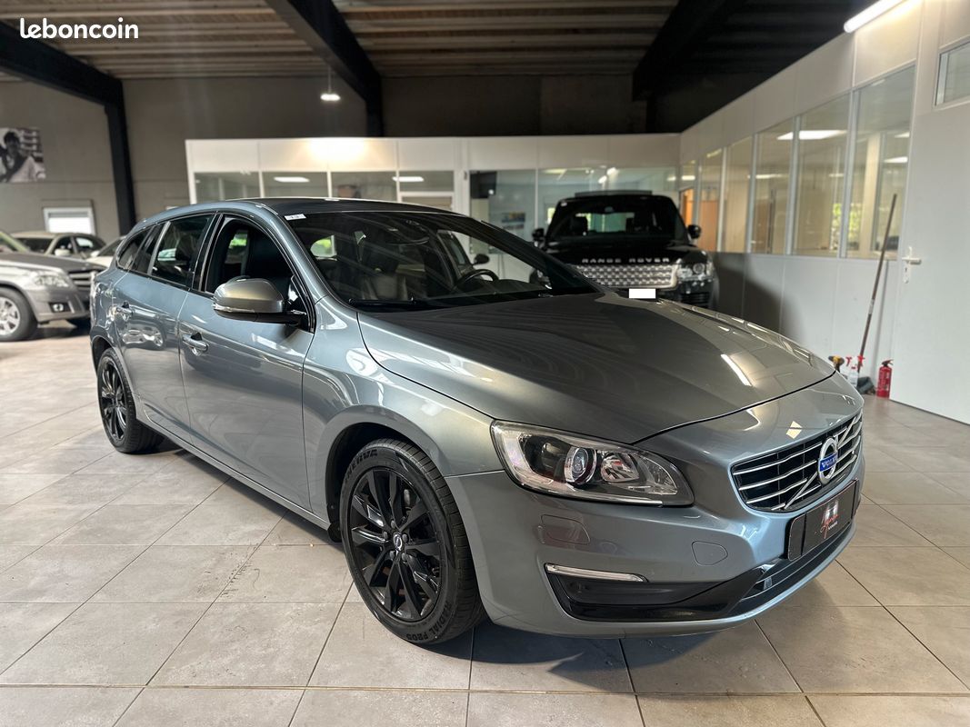 Volvo V60 D4 2.0 190ch Momentum Geartronic "Carnet d'entretien" (image 2)