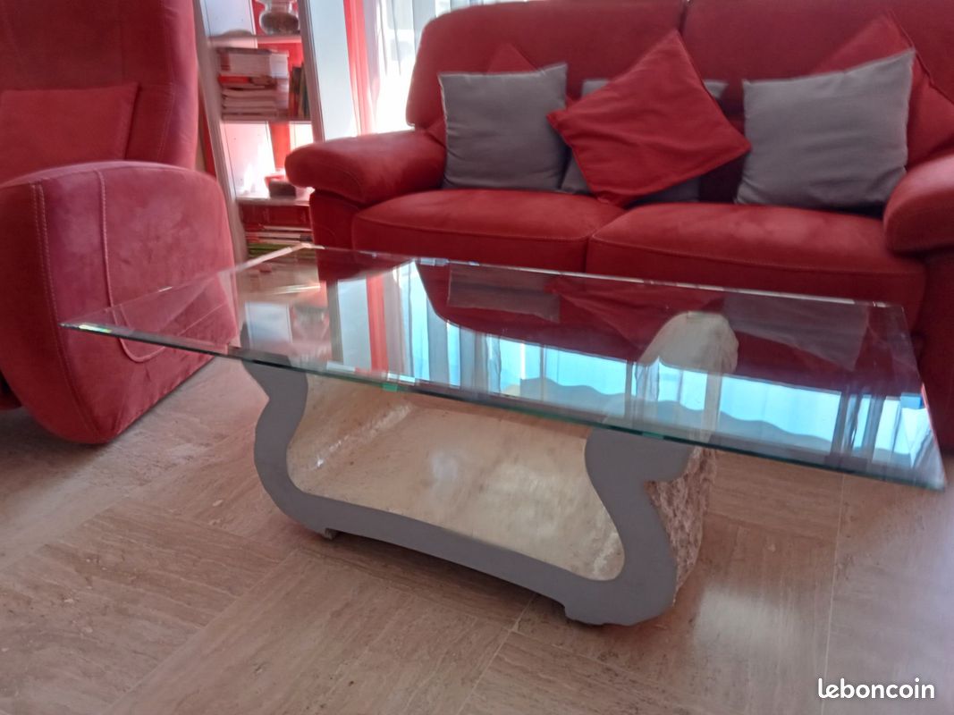 Table basse socle pierre et plateau en verre (image 2)
