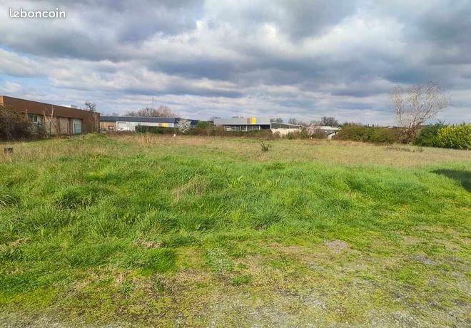 Terrain 3 500 m² Albi