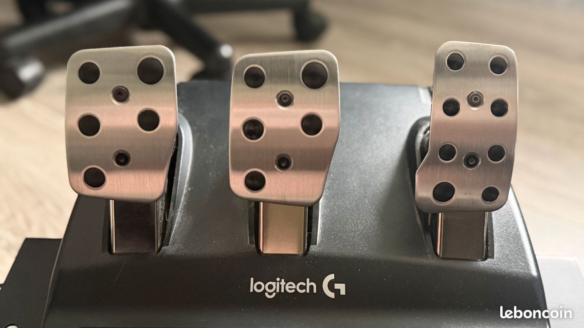 Volant Logitech G29 + pédalier + support (cockpit) comme neuf (image 5)