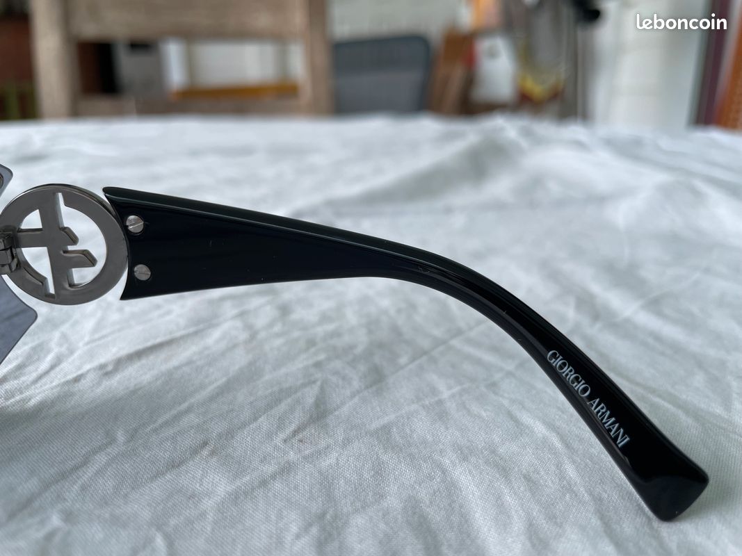 Lunettes de soleil Giorgio Armani – Unisexe – État neuf (image 7)