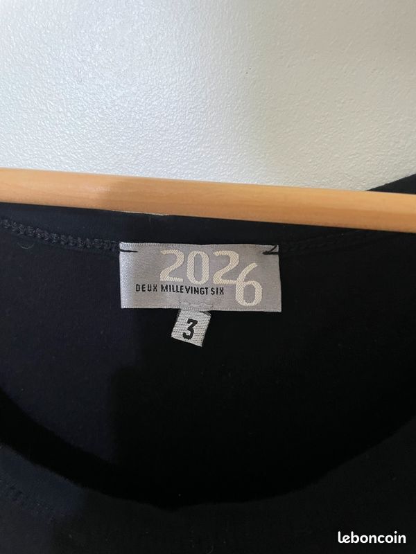 Robe 2026 noire rose et blanche taille 40/42 (L) T3 Vêtements