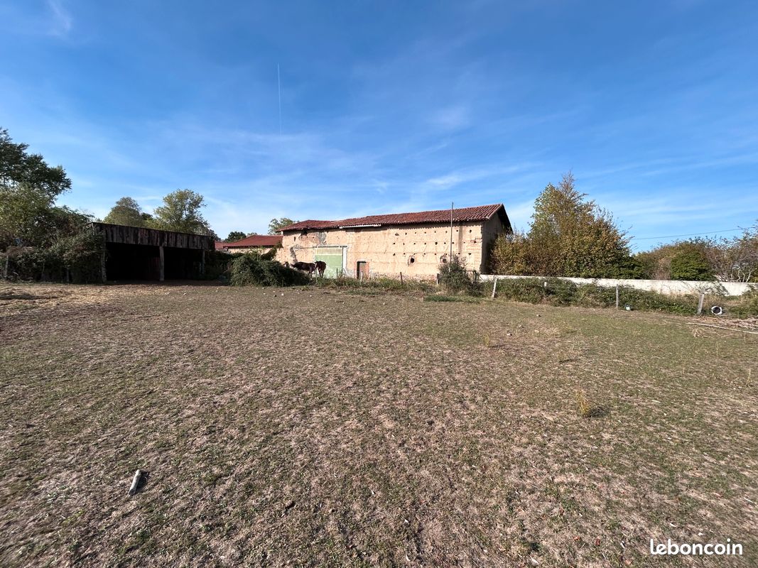 Maison 1 pièce 210 m² · à Sury-le-Comtal · 210 m² · 70 000 €