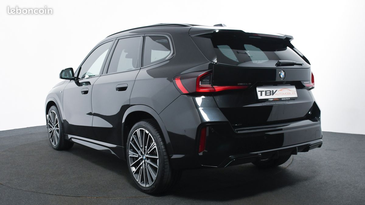Bmw X1 U11 XDRIVE 23D 197 CV TYPE M SPORT HUD GPS CARPLAY BLACK PANEL VIRTUAL COCKPIT TOIT PANORAMIQUE OUVRANT HIFI HARMAN KARDON KEYLESS ATTELAGE ELECTRIQUE HAYON ELECTRIQUE CAMERA 360 (image 3)