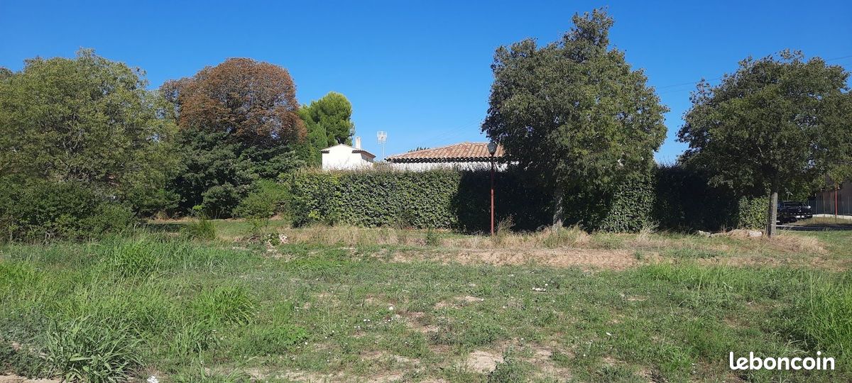Terrain à bâtir de 1000 m² à AUBIGNAN (84) · 171 200 €