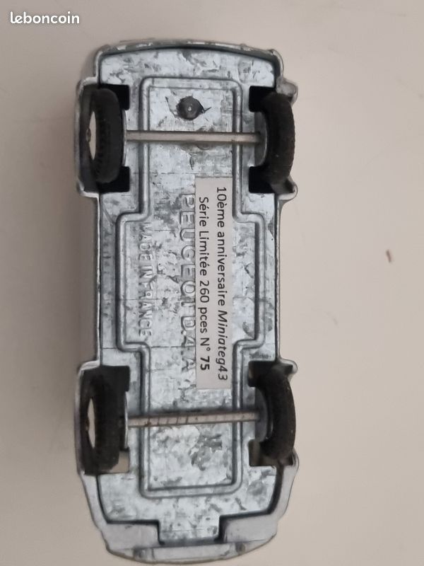 Quiralu 1:43 Diecast Peugeot D,4,A Post Van 1990