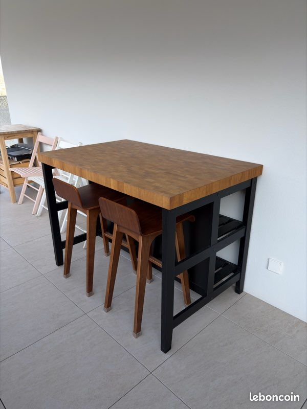 Îlot de cuisine IKEA VADHOLMA + 2 chaises de bar (image 1)