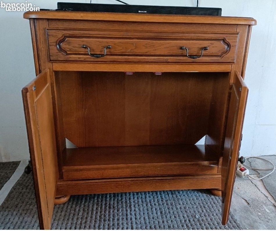 Commode (image 1)