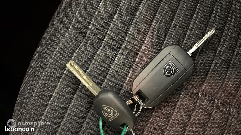 Peugeot 208 1.2 PureTech 100ch S&S Active (image 16)