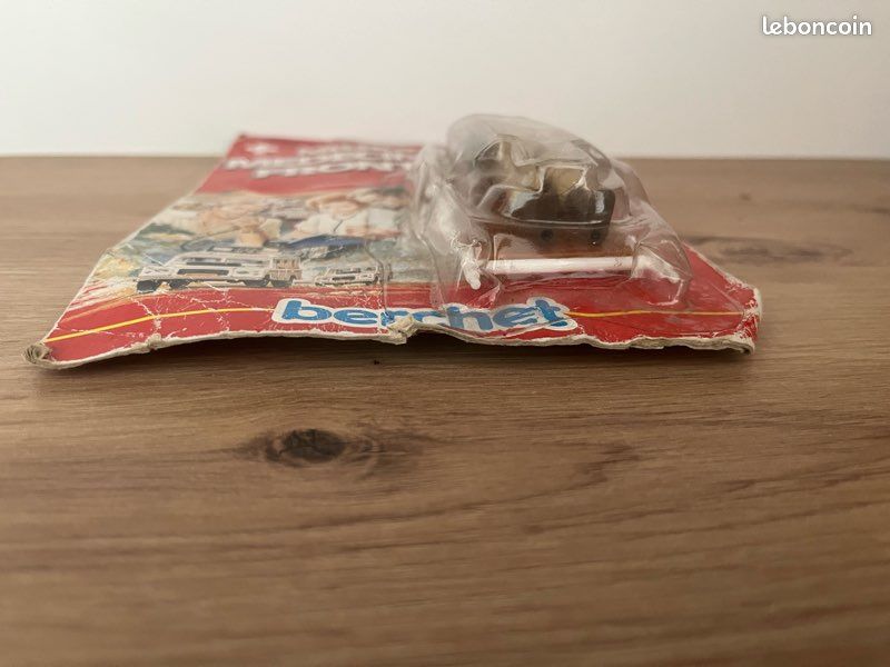 Mission Médecins Sans Frontières - Hughes le pilote - Figurine 10cm