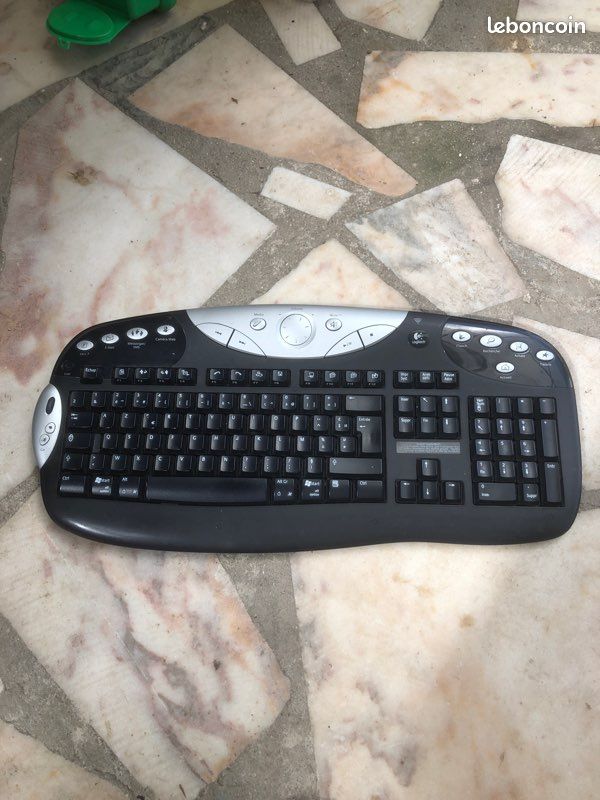 Clavier ordinateur avec piles (image 1)