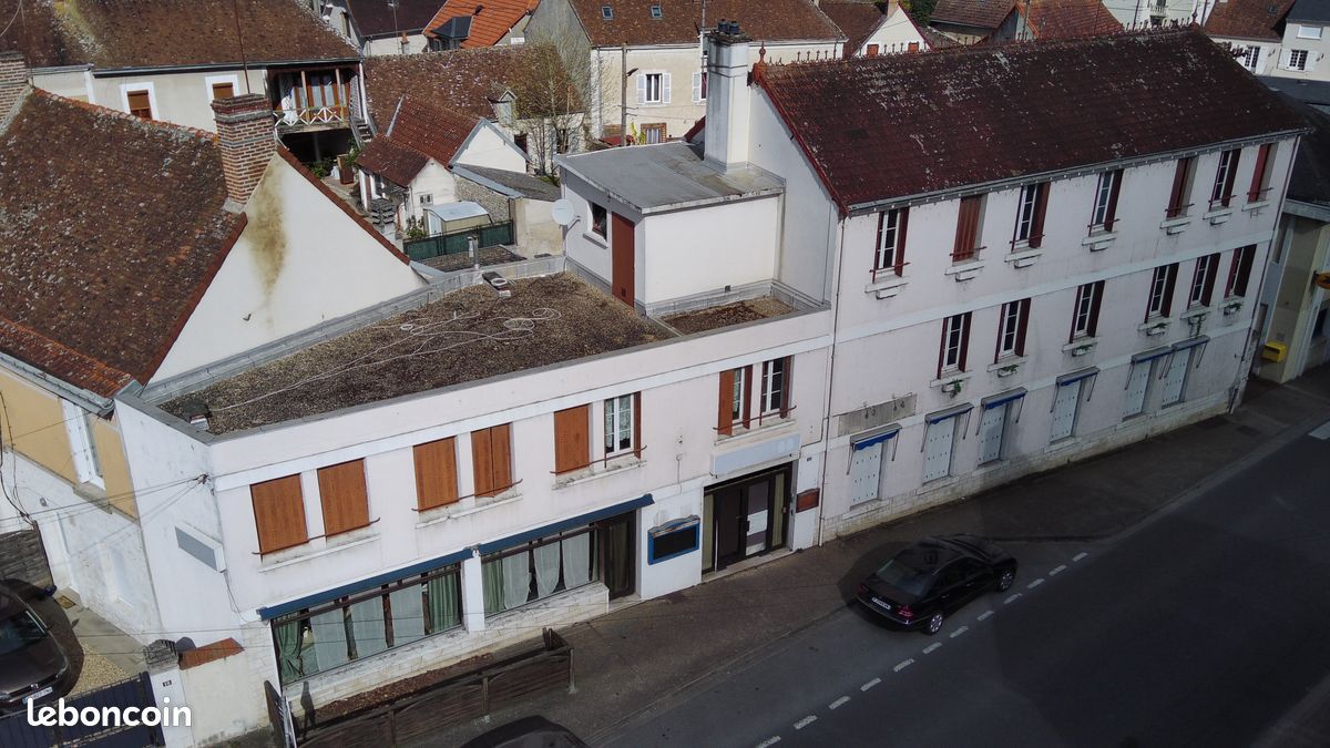 Maison 14 pièces 484 m² · à Chabris · 484 m² · 300 000 €