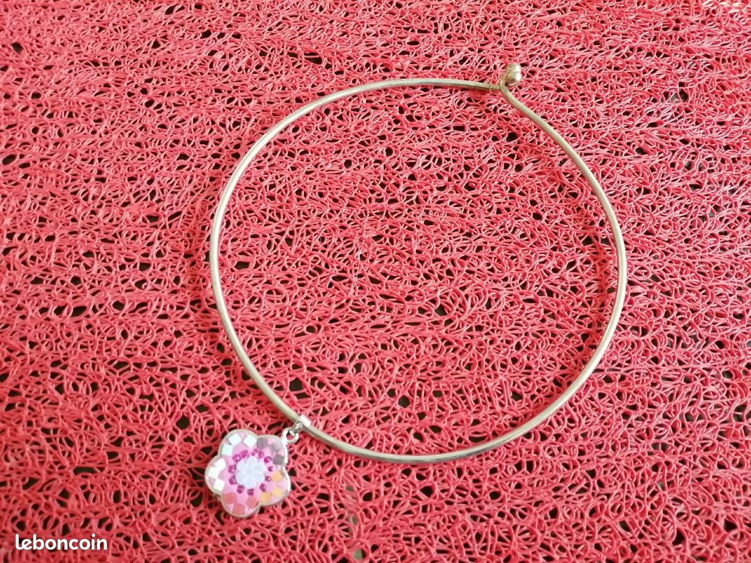 Collier (image 1)