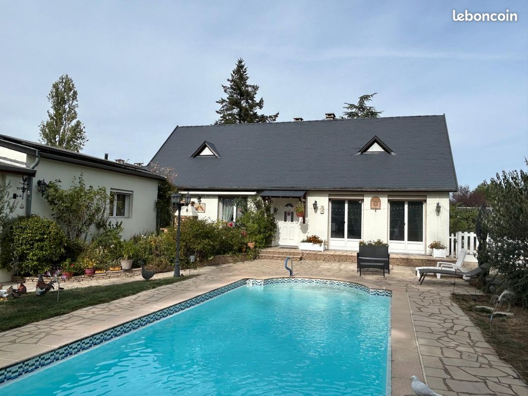 Maison 7 pièces 245 m² · à Charbonnières-les-Bains · 245 m² · 930 000 €