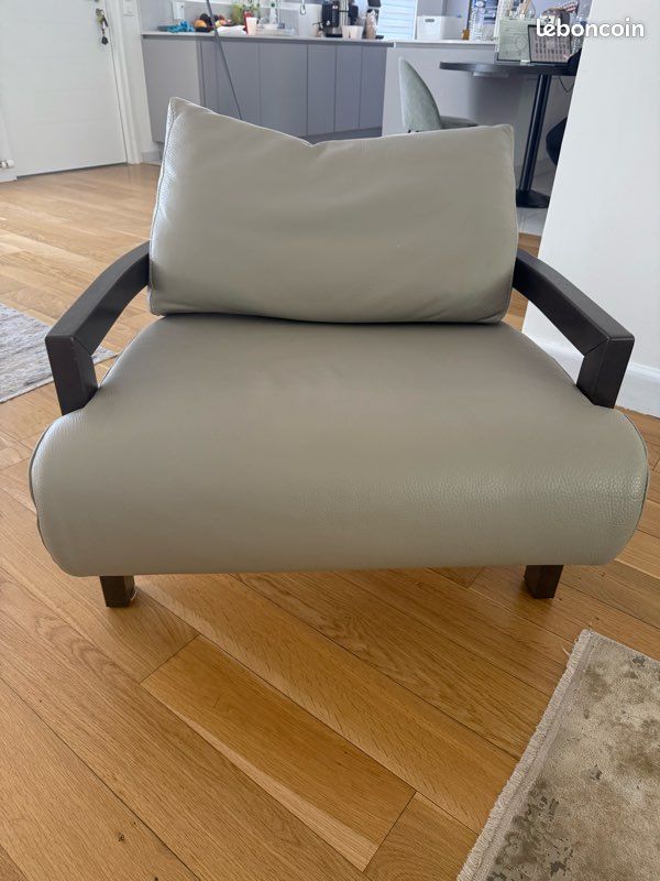Canapé gris cuir (image 13)