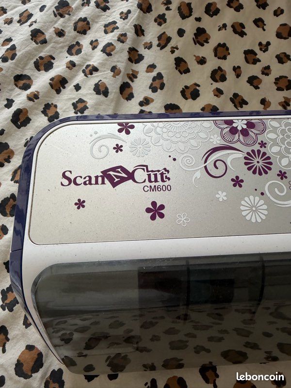 Machine de découpe Brother ScanNCut CM600 + accessoires et tapis (image 7)