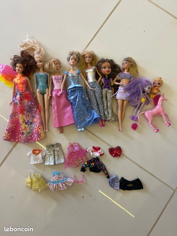 Lot de barbie (image 1)