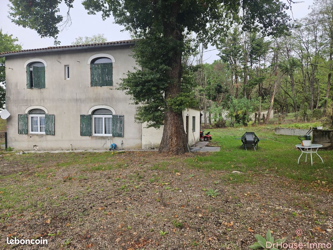 Maison 5 pièces 145 m² · à La Roche-Chalais · 145 m² · 152 000 €
