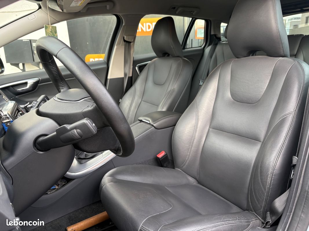 VOLVO V60 CROSS-COUNTRY 2.0 150ch PLUS D3 GEARTRONIC ENTRETIEN CONSTRUCTEUR (image 5)