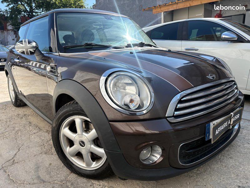 MINI COOPER ONE D 1.6d 90cv PACK LUXE / MOTEUE A CHAÎNE / FEUX AUTO / CLIM / JANTES / ÉDITION LIMITEE (image 2)