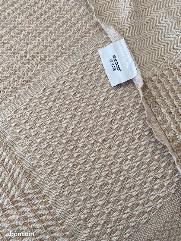 Couvre lit /plaid deux personnes en excellent état en coton de marque Karaca beige (image 2)