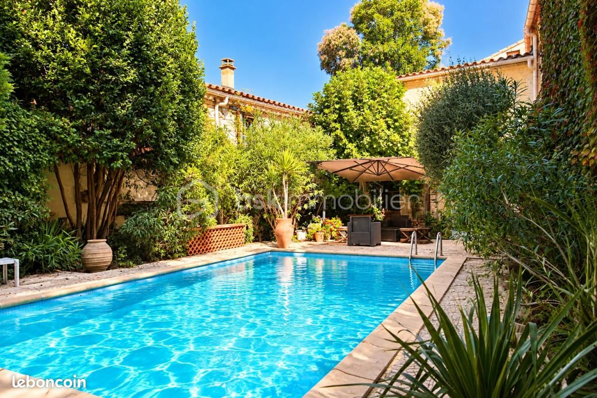 Maison 10 pièces 318 m² · à Langlade · 318 m² · 425 000 €
