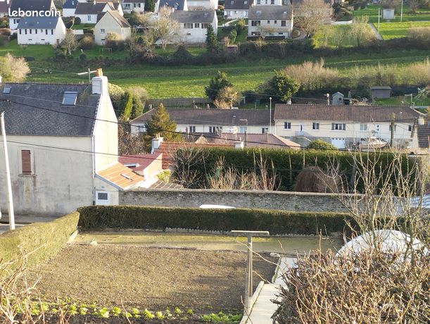 Terrain constructible dans quartier residentiel