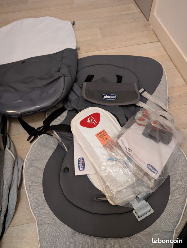 Poussette trio modèle Living Smart CHICCO (image 1)