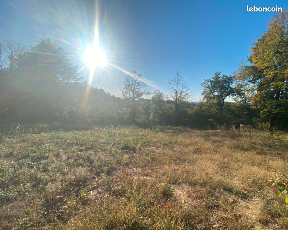 Terrain constructible 1 578 m² – Feytiat, secteur Moissac · 89 500 €