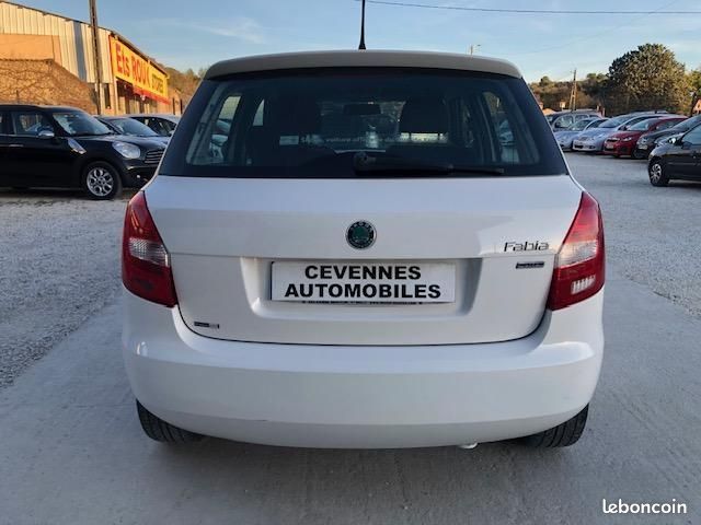 Skoda FABIA 1.2 STYLE 5 PORTES (image 4)