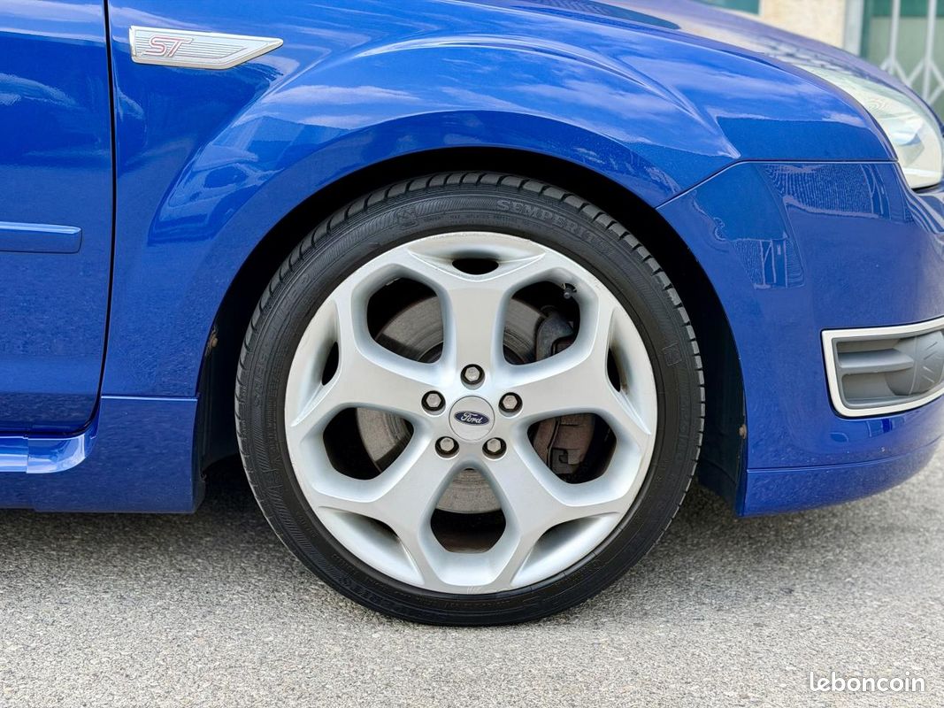 FORD FOCUS ST 2.5 225Ch MK2- Toit ouvrant - xénons - Première main (image 33)