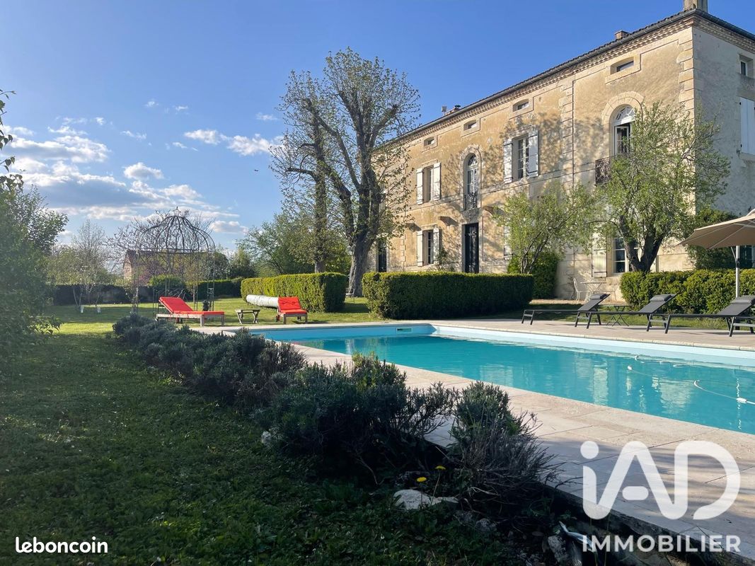 Maison 11 pièces 297 m² · à Lamontjoie · 297 m² · 665 000 €