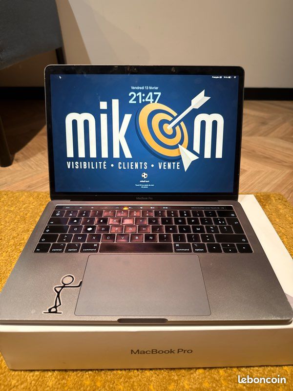 MacBook Pro 13” 2019 – i5 – 8Go – 256Go – Touch Bar – Clavier rétroéclairé (image 1)