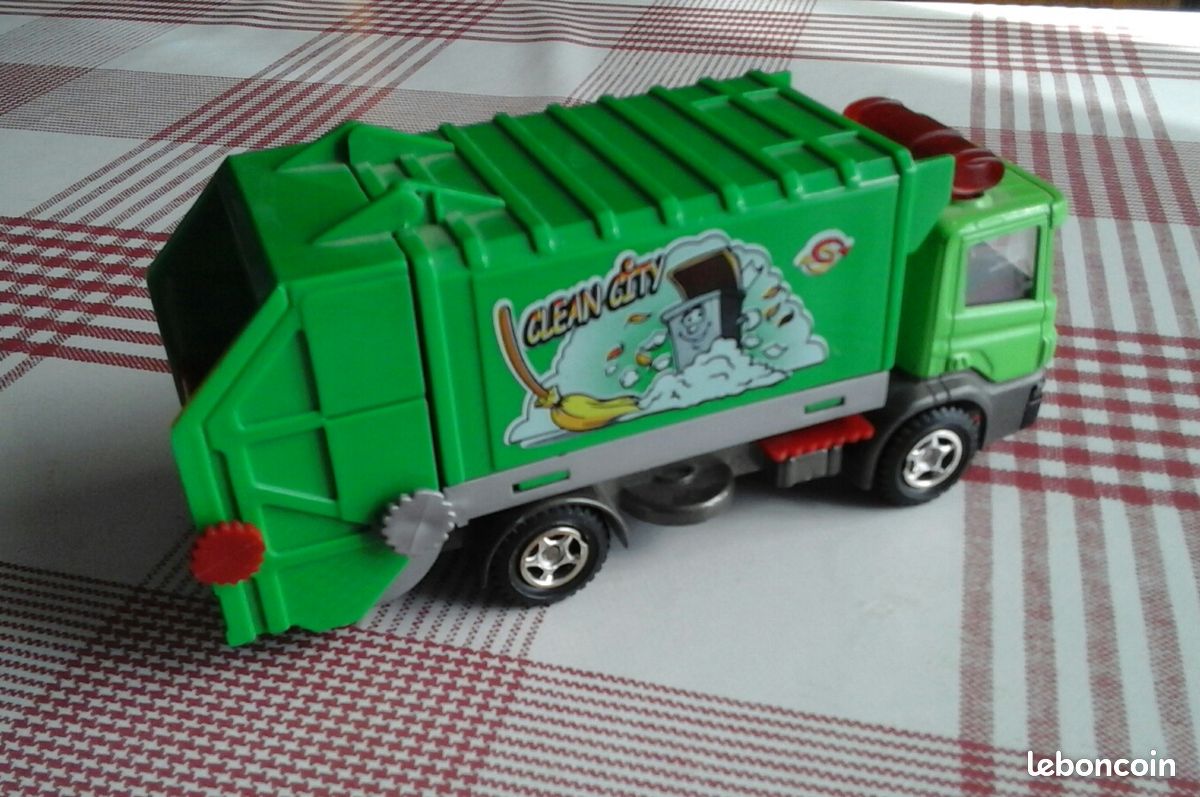 Camion benne ordure (image 1)