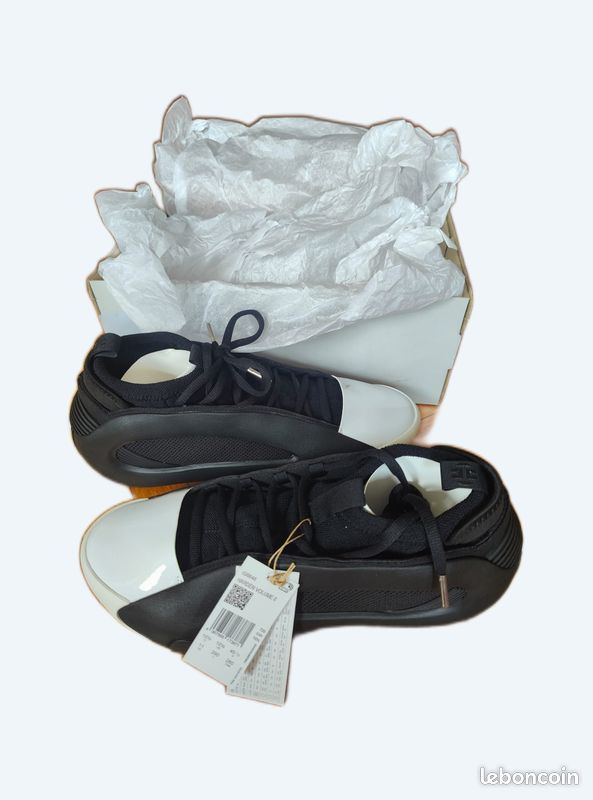 Baskets Adidas James Harden Volume 8 – neuves, jamais portées  édition performance – sneakers homme (image 1)