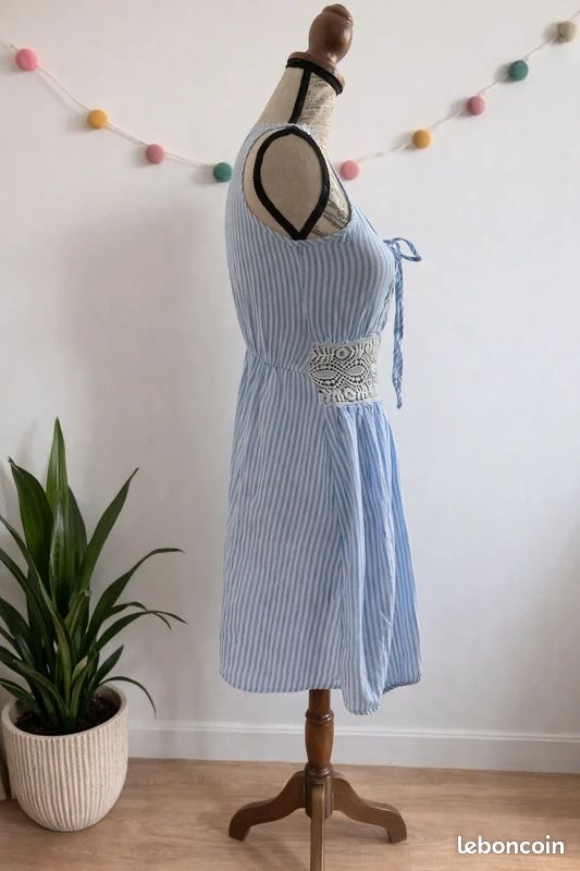 Petite robe d'été fluide et légère avec motifs fleuris bohème