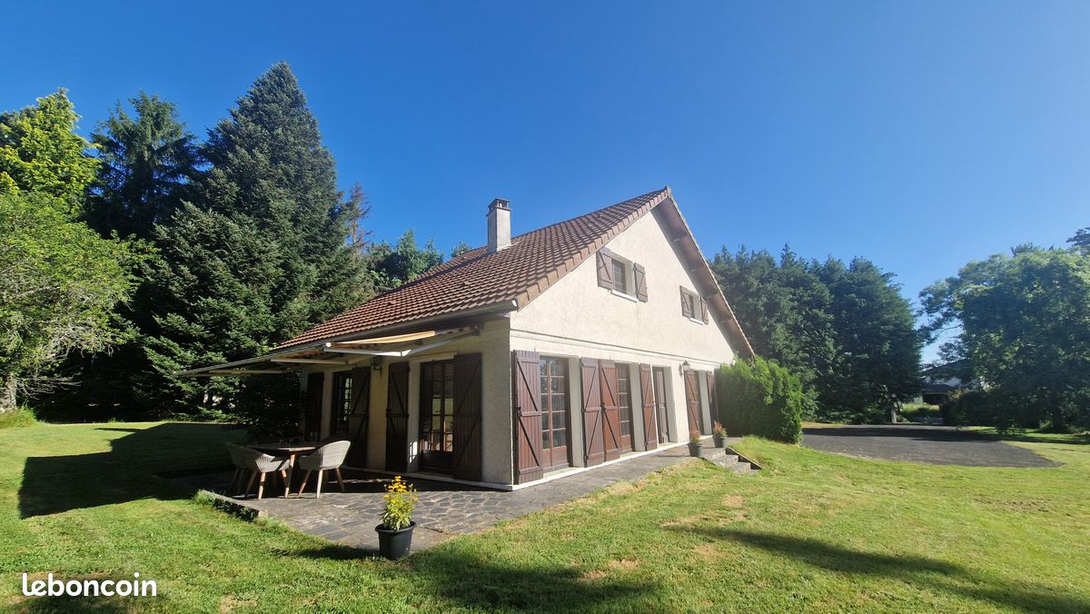 Maison 6 pièces 135 m² · à Saint-Genès-Champanelle · 135 m² · 349 000 €