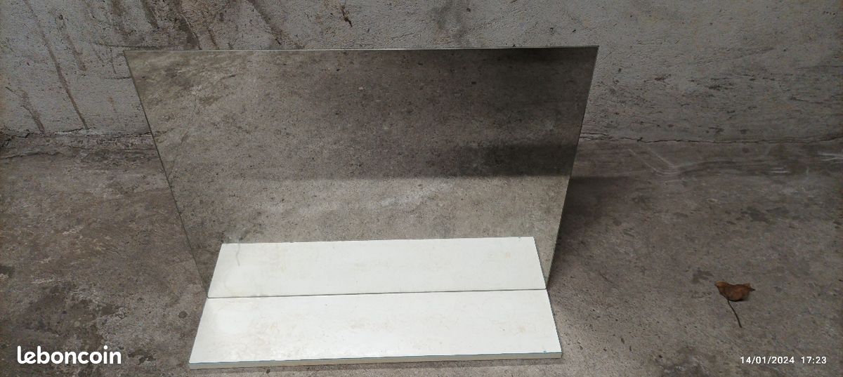 Miroir de salle de bain avec tablette (image 1)