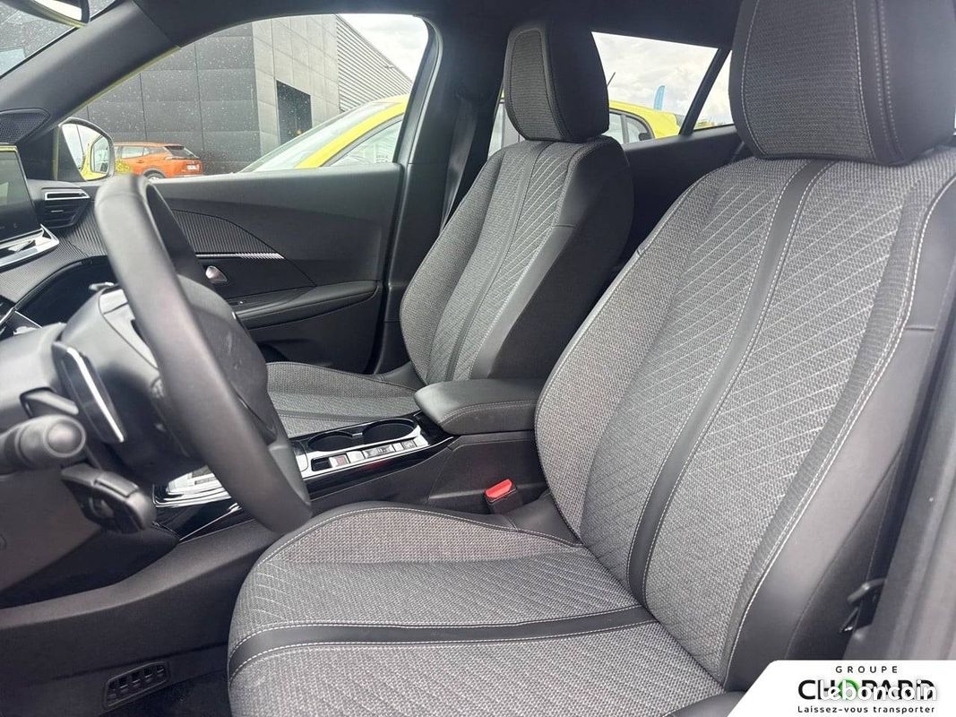 PEUGEOT 2008 Hybrid 145 e-DCS6 Allure (image 18)