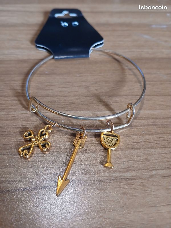 Bracelet à breloque neuf (image 3)