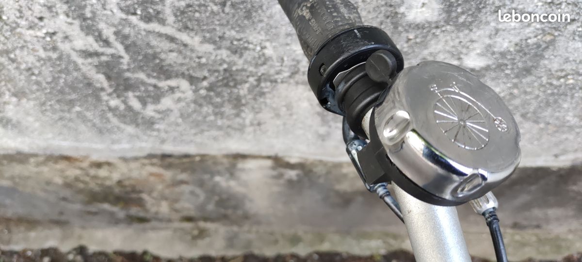 Un vélo type VTT cadre 18 pouces ou 46 centimetres. Bon état (image 9)