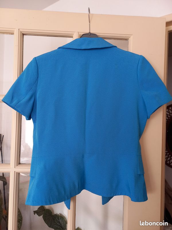 Une veste tailleur femme (image 2)