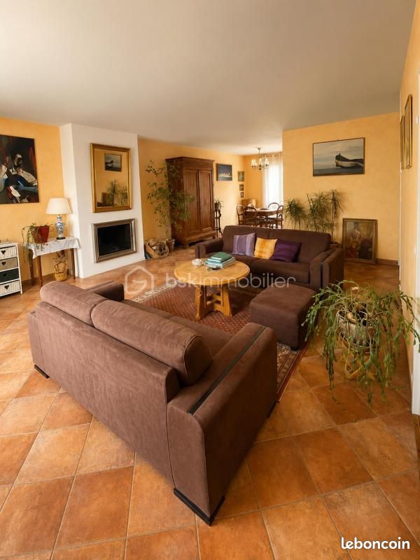Maison 6 pièces 138 m² · à Le Mesnil-Saint-Denis · 138 m² · 469 000 €