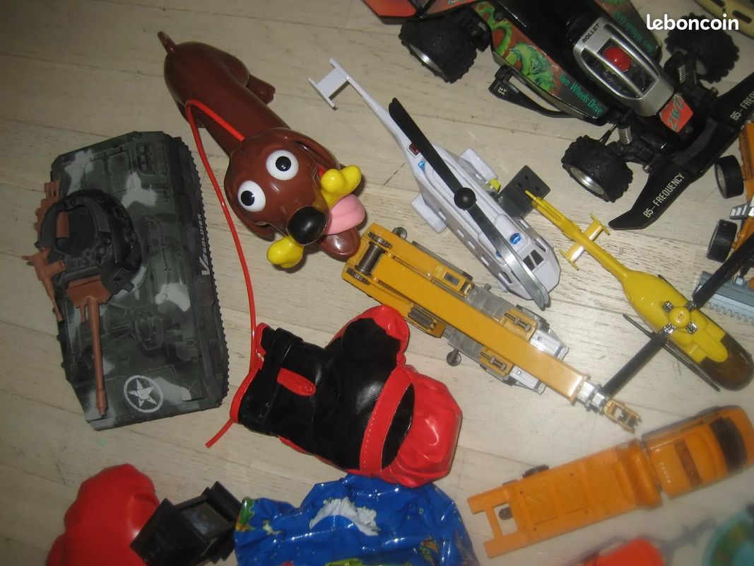 Lot de jouets divers voiture véhicules chantier ref voit (image 2)