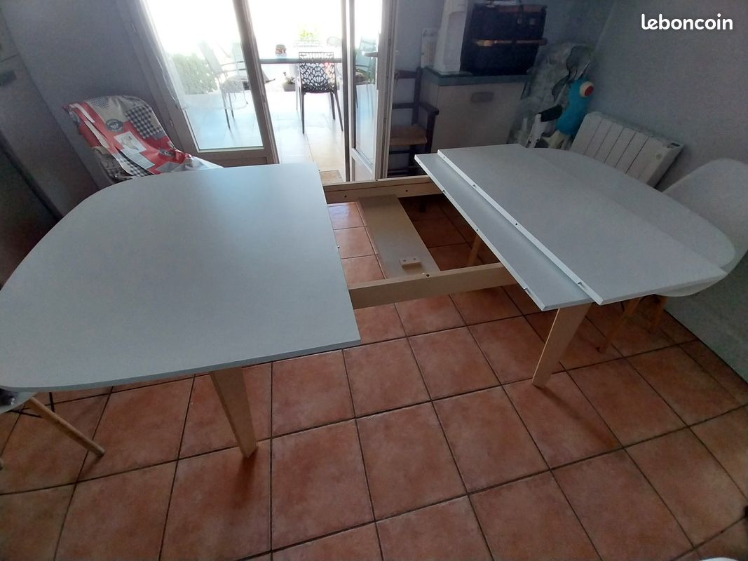 Table style scandinave (image 1)