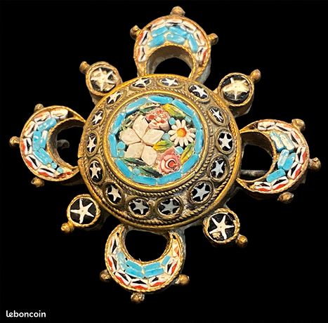 Broche Vintage Fleur Violette En Métal Plaqué Or Jaune Et Blanc - Poinçon, Dimensions 45x20mm, Occasion