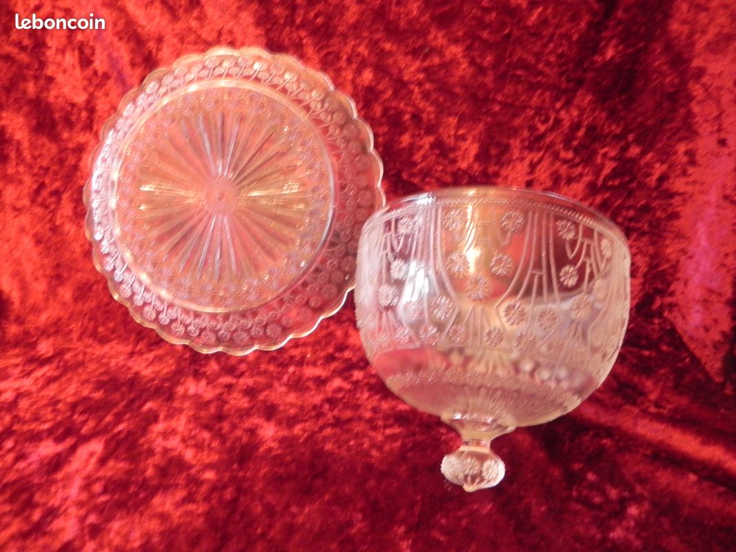 Belle ancienne cloche à fromage en verre moulé (image 17)