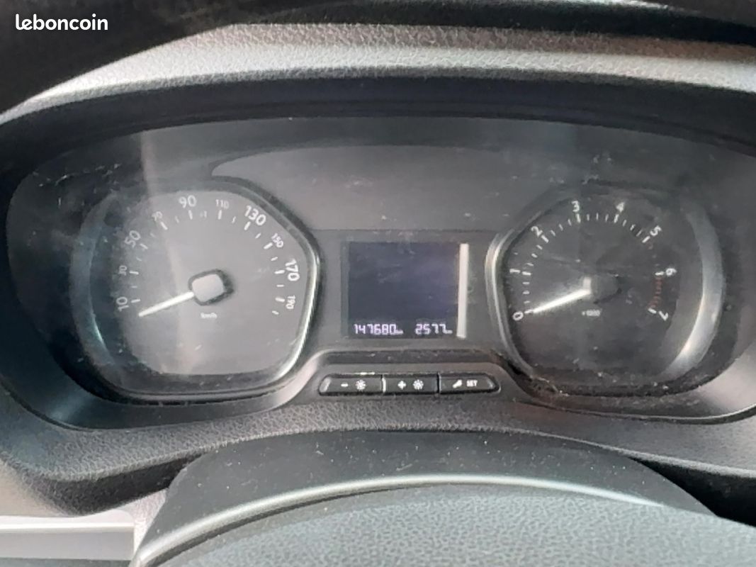 Peugeot Expert (3) 1.5 BLUEHDI 120 STANDARD PREMIUM (image 9)
