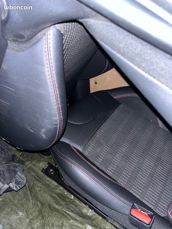 Intérieur Peugeot 2008 GT Line (image 2)
